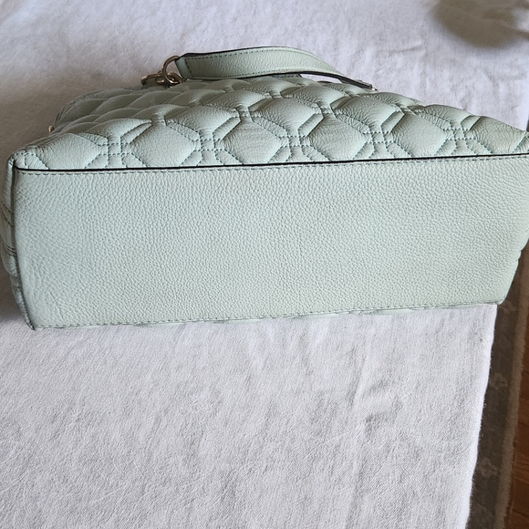GENTLY USED ! KATE SPADE SEAFOAM QUILTED HANDBAG W/CROSSBODY STRAP - Picture 3 of 8